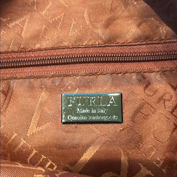 Furla Chic Red-Brown Leather Shoulder Bag with Crescent Shape - Picture 5 of 6